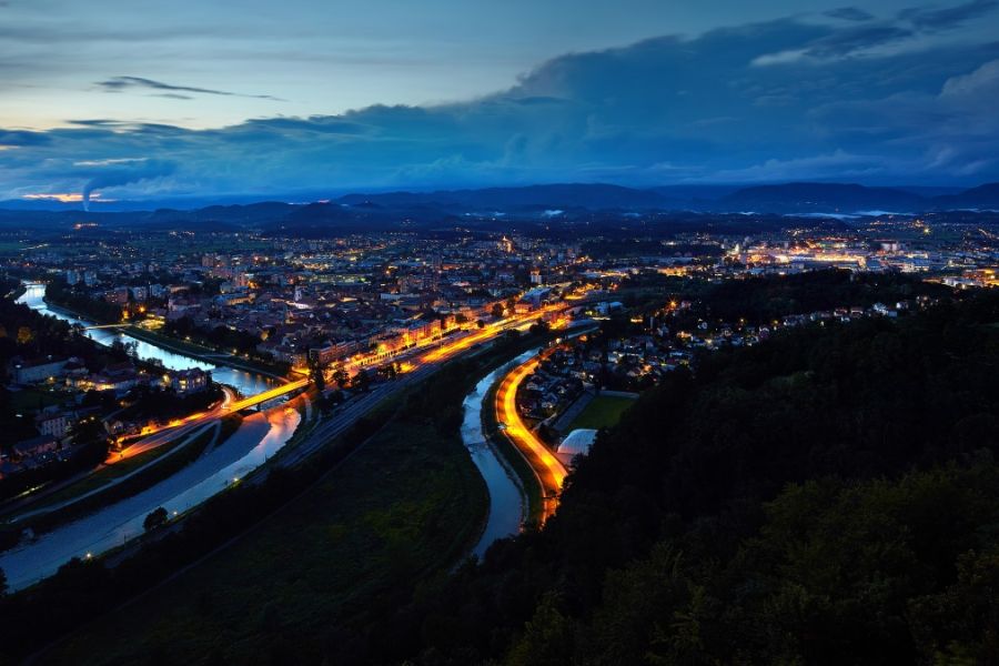 Celje_panorama_nocna_2b.jpg